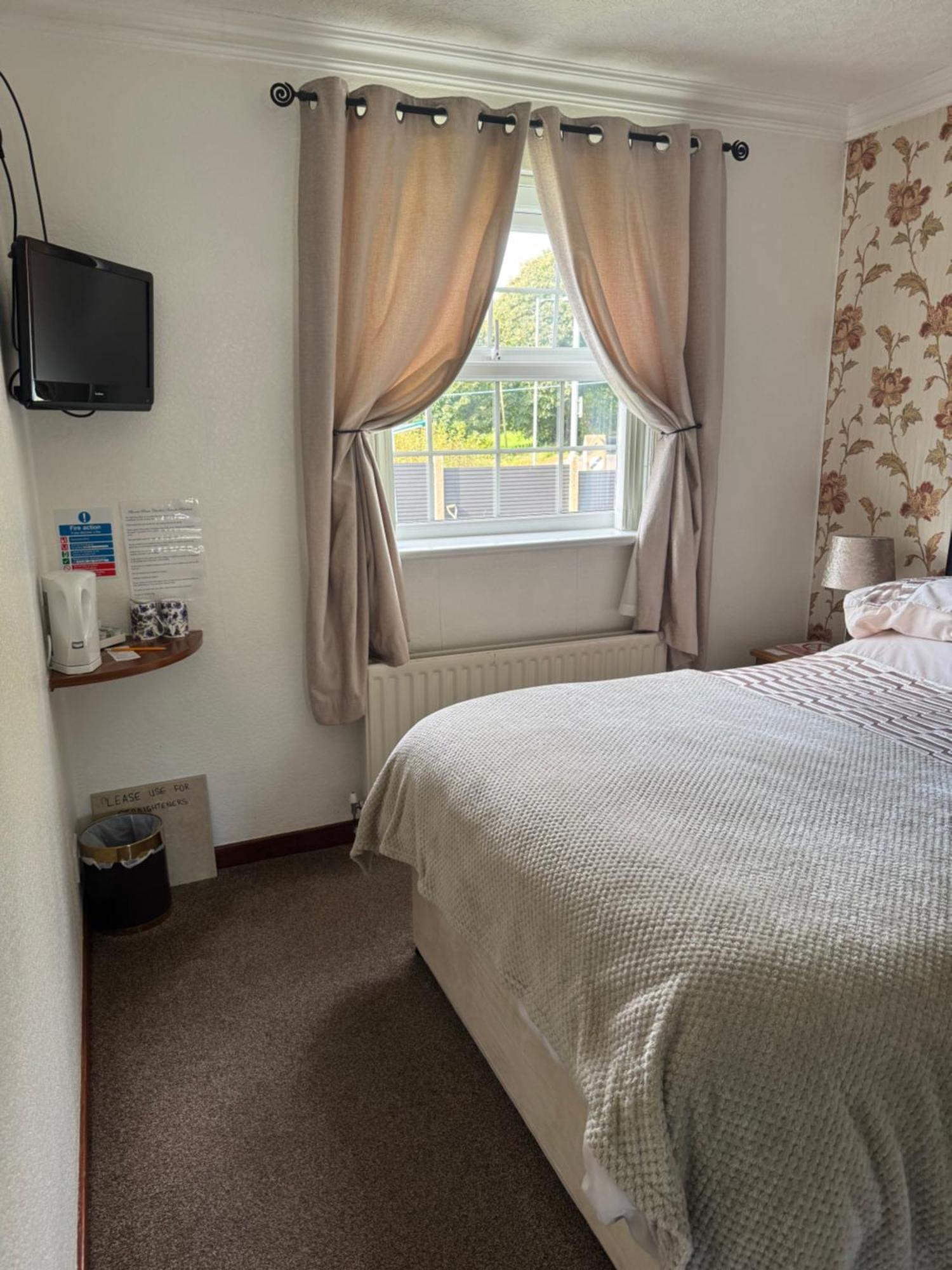 Charlie's Bed and breakfast 2*